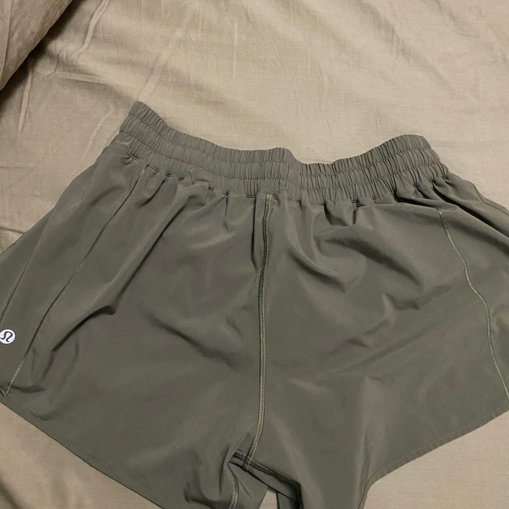 EUC Lululemon size 10 tracker shorts 4in.